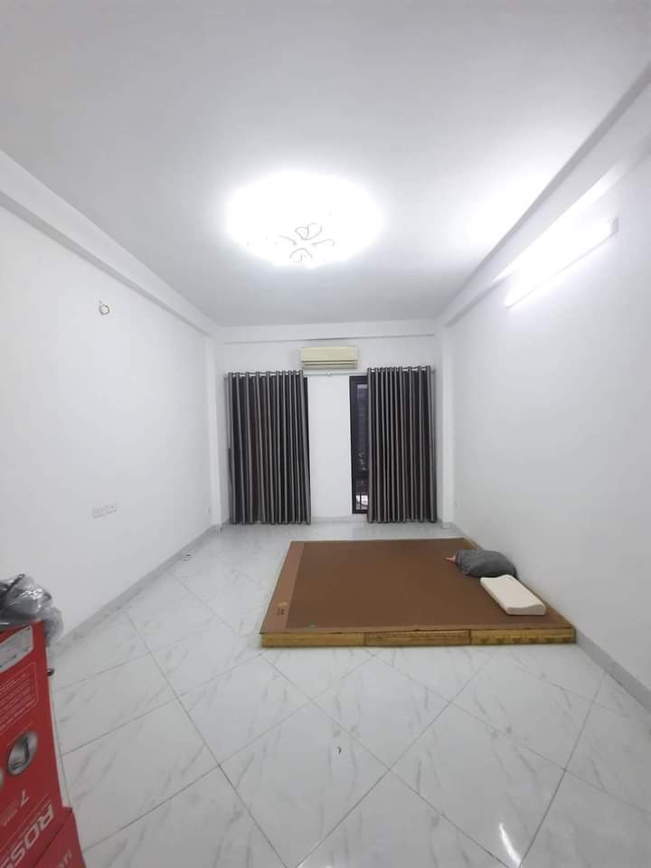 Chính chủ cần bán tòa nhà 5 tầng phố Hoàng Cầu, Đống Đa, DT 85m2, dòng tiền 50 triệu/tháng. Khách mua sinh lời ngay lập tức.