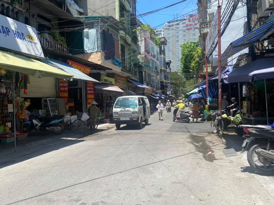 Nhà Mặt phố, vị trí đắc địa, kinh doanh sầm uất
