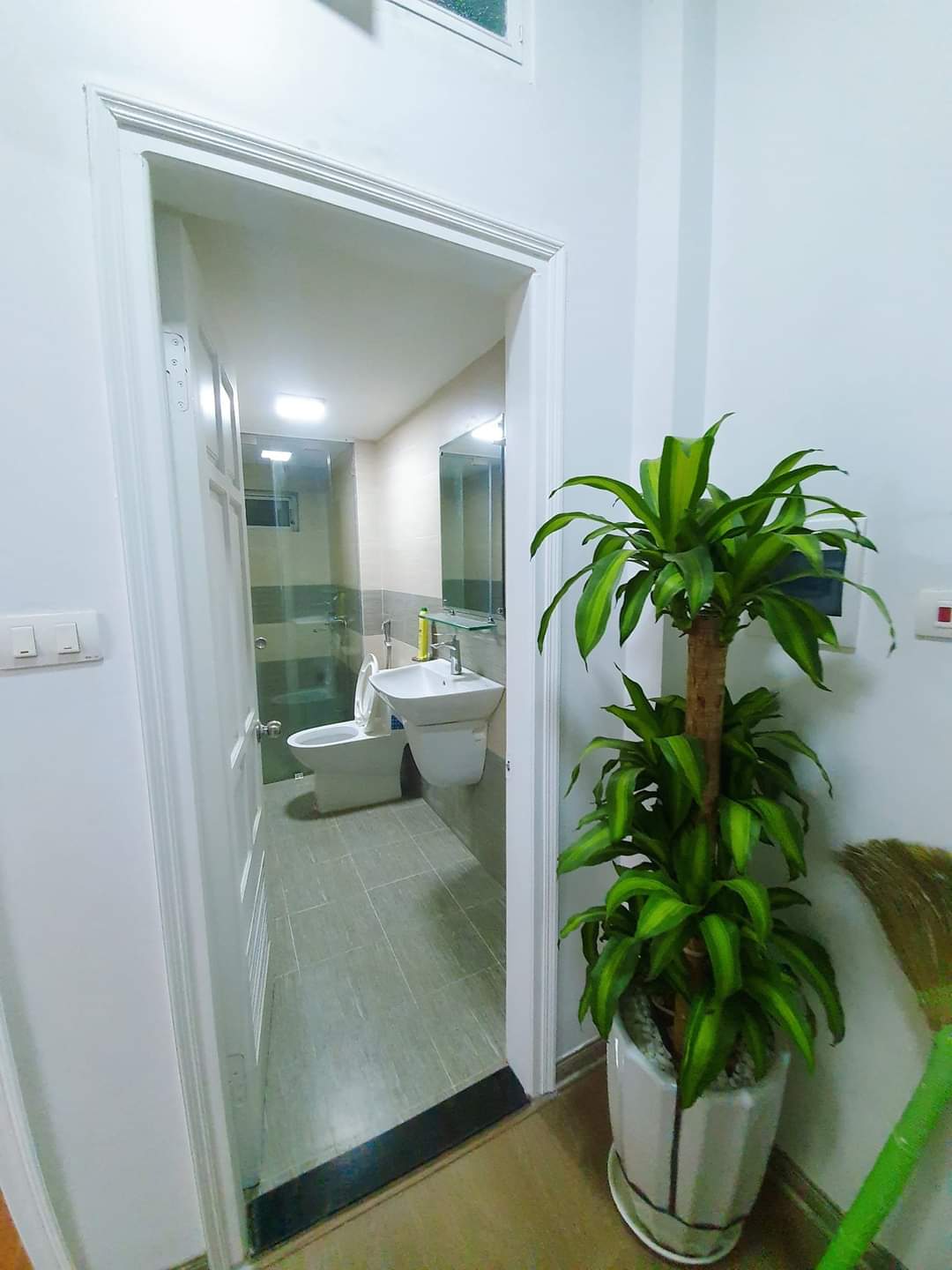 Siêu hot: nhà 6 tầng mặt ngõ thuận tiện kinh doanh, S=40m2, giá sốc