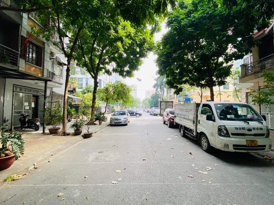 MẶT PHỐ, PHÂN LÔ KHU VIP, GIÁ NHƯ TRONG NGÕ, ĐƯỜNG TO RỘNG 3 Ô TÔ TRÁNH, VỈA HÈ 7M, CÂY XANH RỢP BÓNG, Ở TRONG LÀNH, KHÔNG GIAN SỐNG LÝ TƯỞNG, YÊN TĨNH, ĐẲNG CẤP THƯỢNG LƯU -098.115.8.507