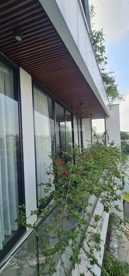 Chính chủ bán nhà mặt phố Hồ Tây, lô góc thoáng 3 mặt, DT 220m2 x 7T, MT 10m, view hồ, kinh doanh