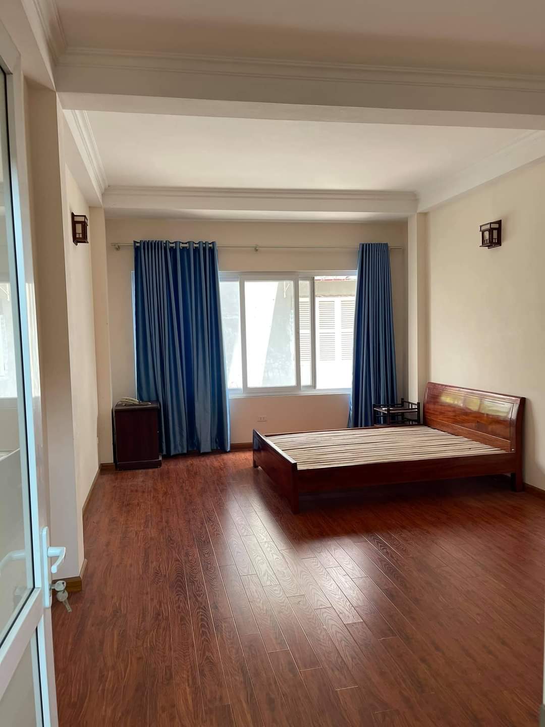 Chính chủ bán nhà DT 76.5m2 nhà 3 tầng, hướng Đông Bắc, giá 14 tỷ