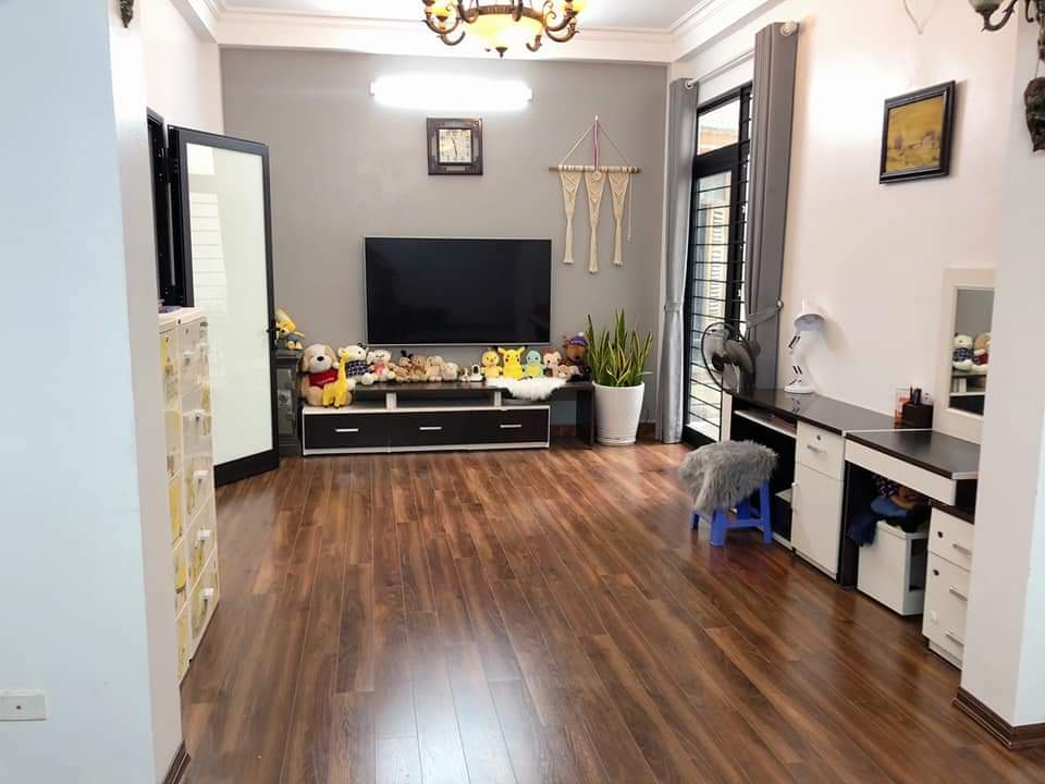 Bán đất Lĩnh Nam 200m2, MT 11m, oto tránh vỉa hè, KD sầm uất