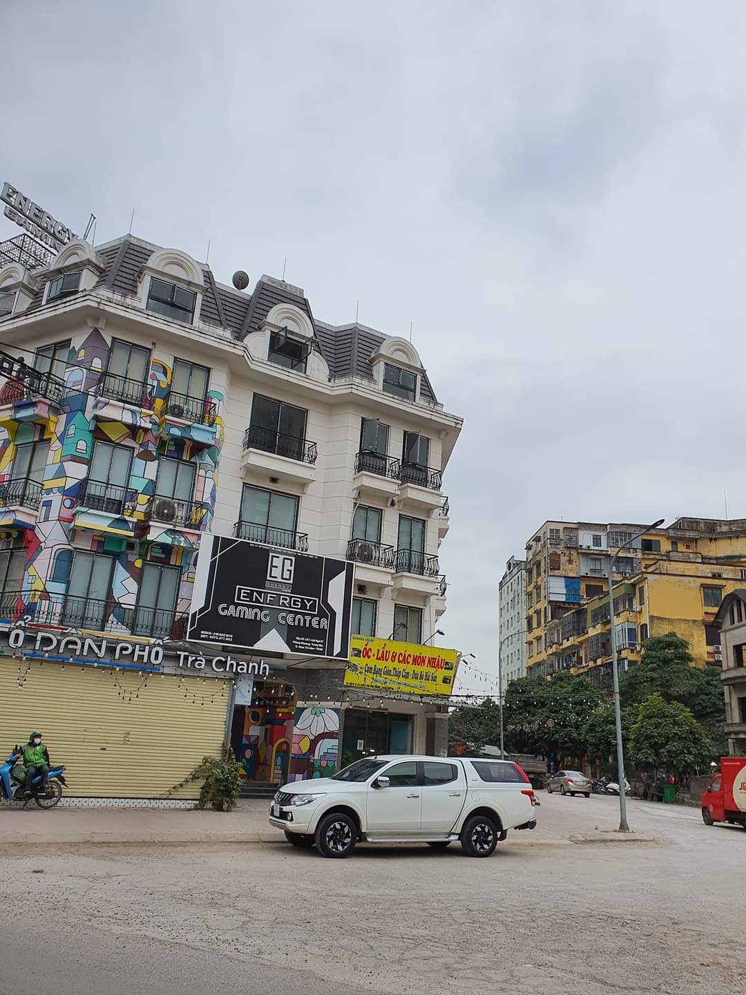 Bán nhà phố Láng Hạ hàng xóm Sky City, diện tích 180m2, mặt tiền 10m, có sẵn căn biệt thự sân vườn 4 tầng bề thế.