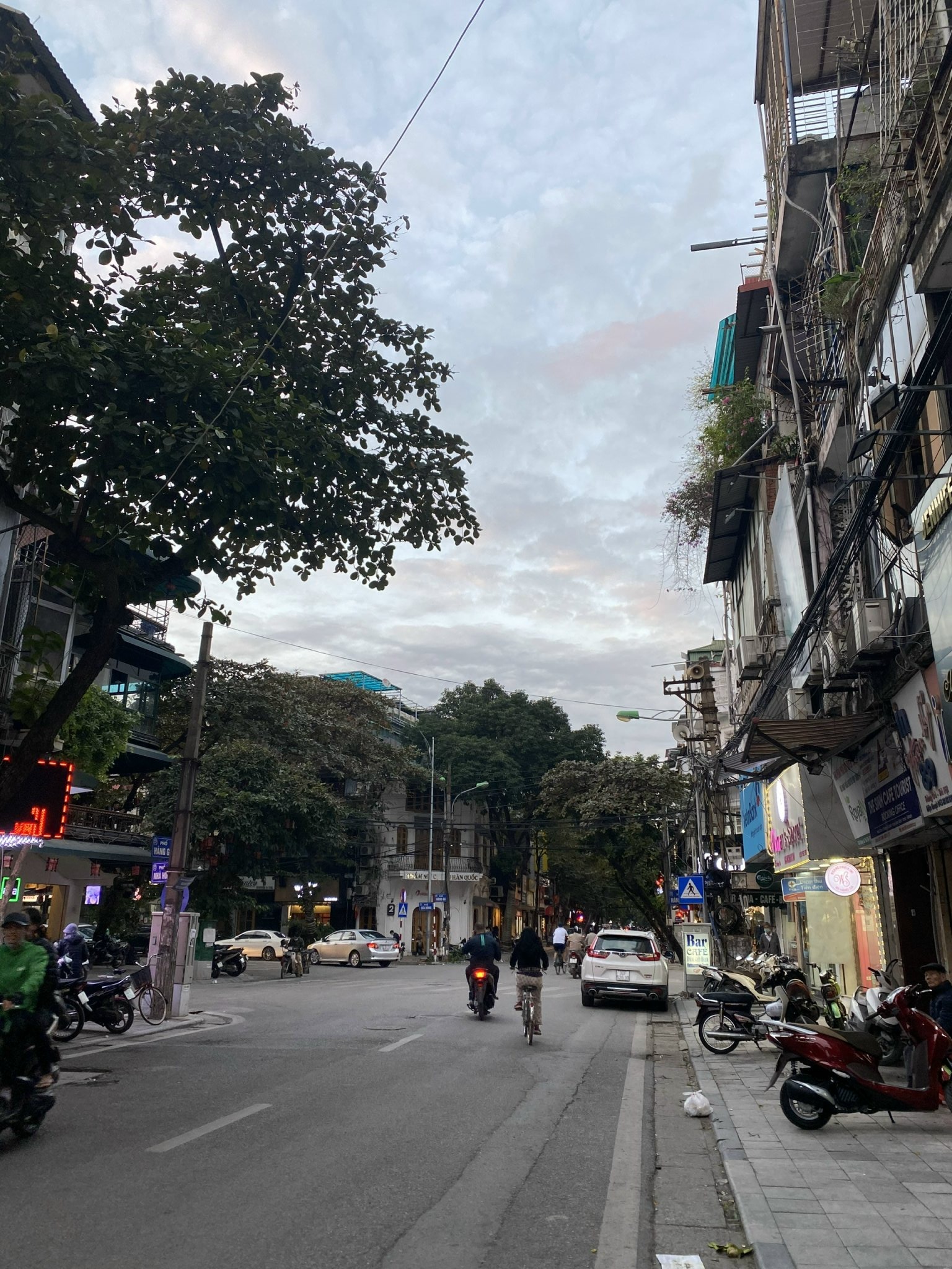 Khách sạn phố cổ Hàng Gà 8T thang máy DT 120m2, MT 5m, nở hậu, doanh thu 489,742 triệu/tháng 95 tỷ