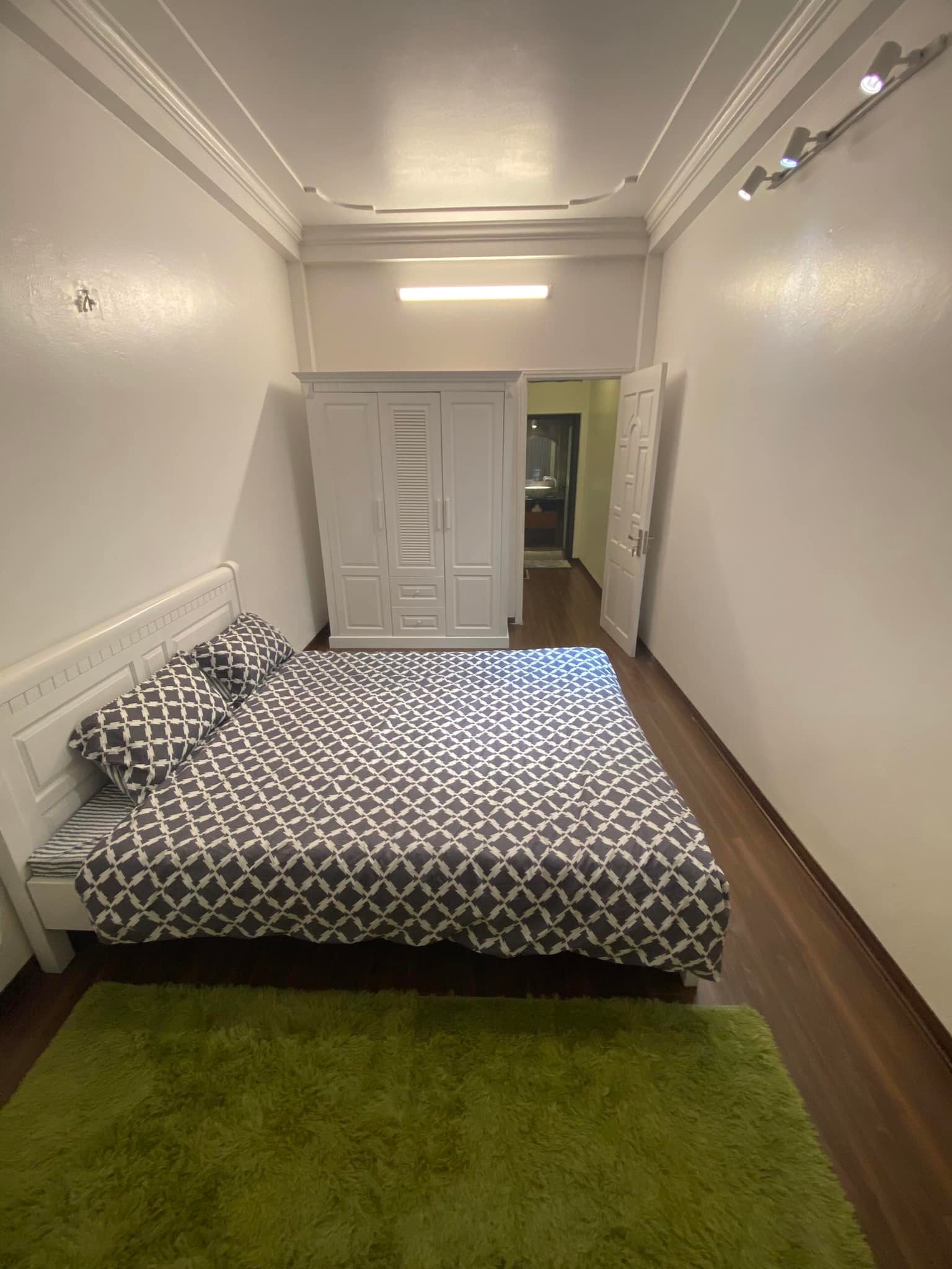 Cần bán nhà mặt phố Hàng Bạc