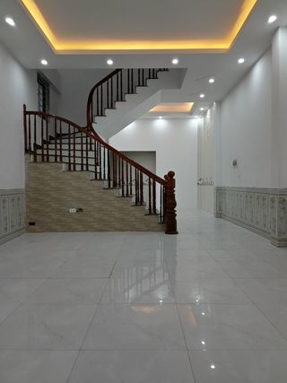 Bán nhà đường Nguyễn Sơn, Long Biên. Diện tích 150m, 4tầng, 18tỷ.
