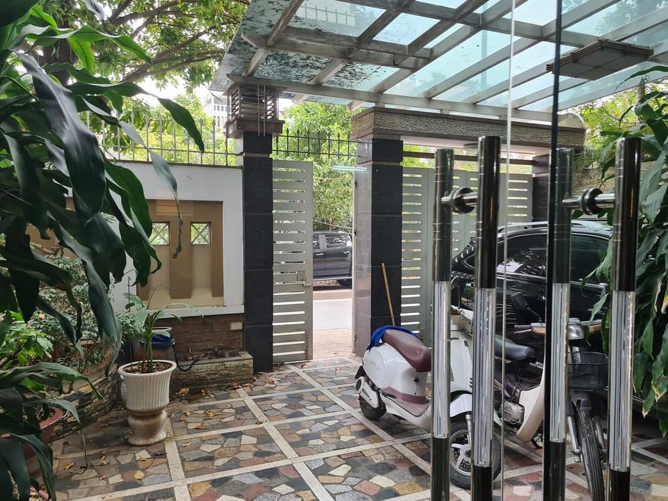 BIỆT THỰ ĐẲNG CẤP - TRUNG TÂM QUẬN HOÀNG MAI - ĐƯỜNG GIẢI PHÓNG - KHU PHÂN LÔ CÁN BỘ - DIỆN TÍCH 120M X 3 TẦNG - MẶT TIỀN RỘNG 8M - GIÁ CHỈ 21 TỶ.