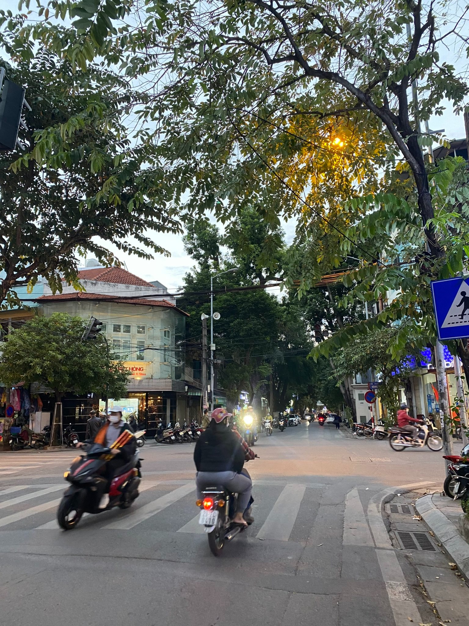 Bán nhà mặt phố cổ Hàng Điếu DT 220m2 x 4T, MT 6m, nở hậu, kinh doanh đỉnh 105 tỷ