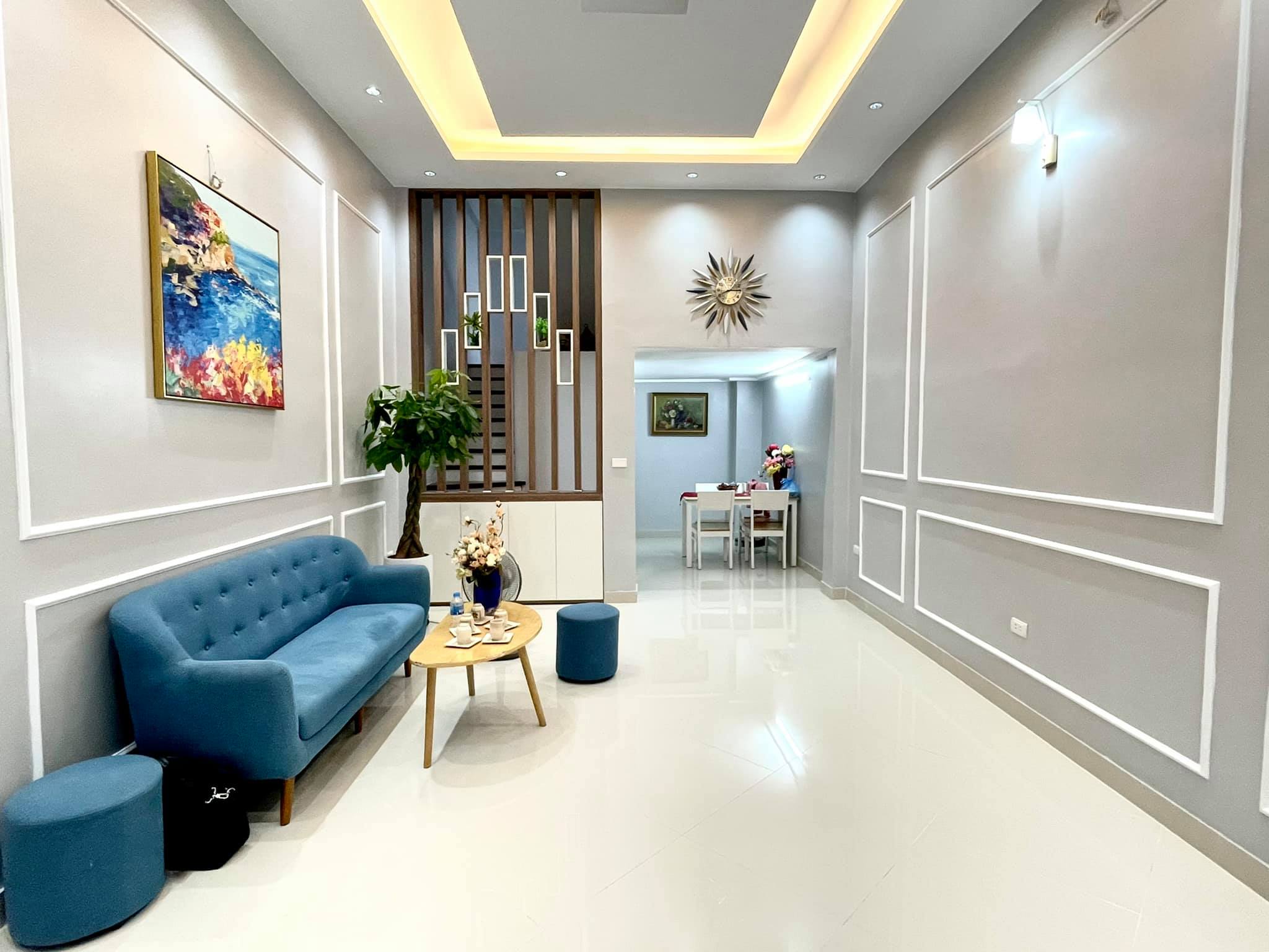 BÁN ĐẤT CỔ LINH GẦN HỒ, VỈA HÈ RỘNG, KINH DOANH MẶT TIỀN 7m PHÙ HỢP VỚI XÂY BIỆT THỰ.