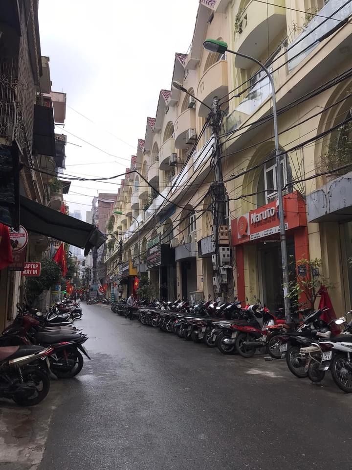 - Nhà Liền Kề mặt phố Nguyễn Văn Trỗi. Diện tích 75m x 4 tầng. Mặt tiền rộng 4,1m. Giá chỉ 11,3 tỷ.