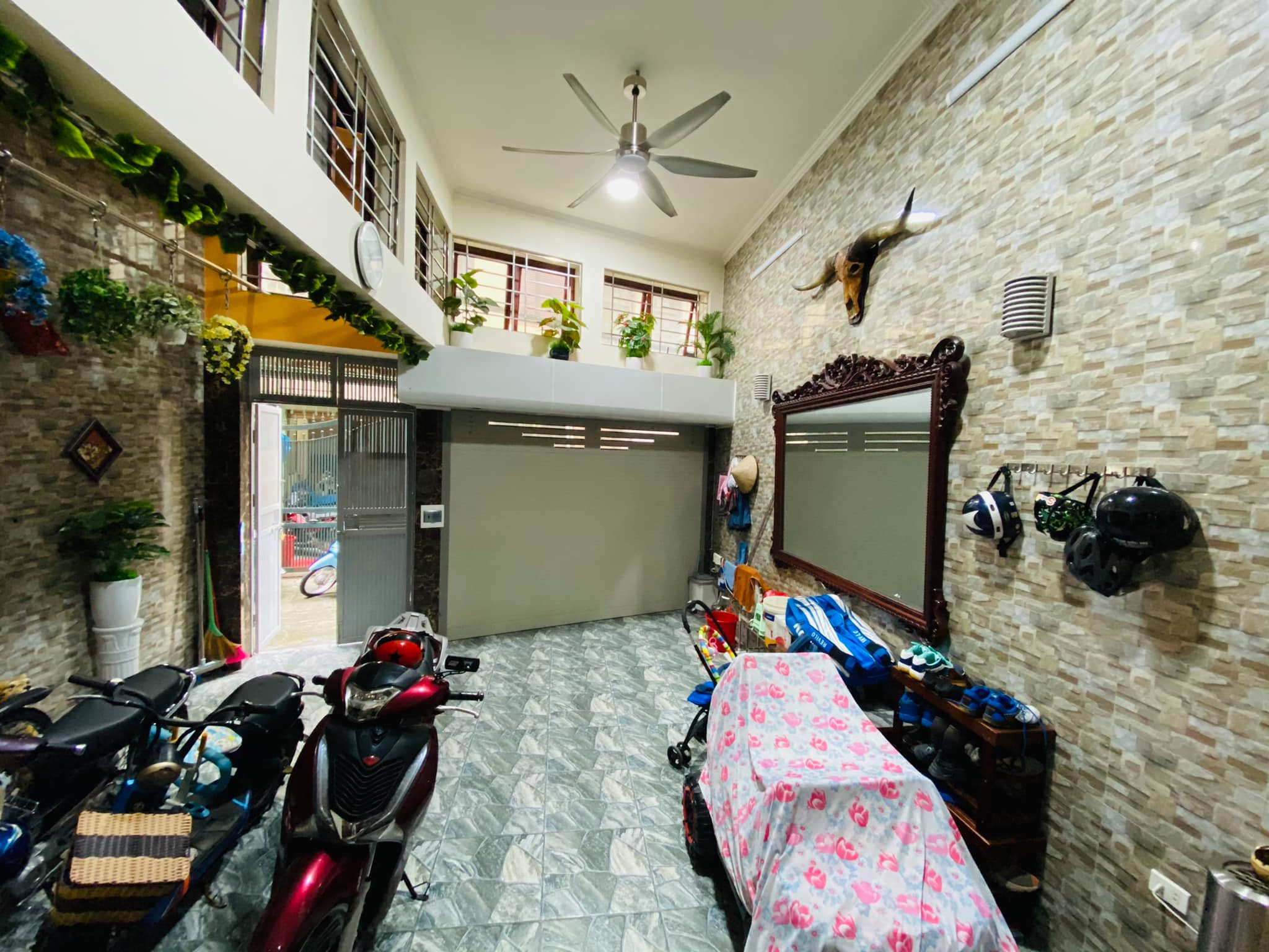 BÁN NHÀ Hoàng Văn Thái 100M2 MẶT TIỀN 5M5 NHÀ 4 TẦNG GIÁ 14TY5