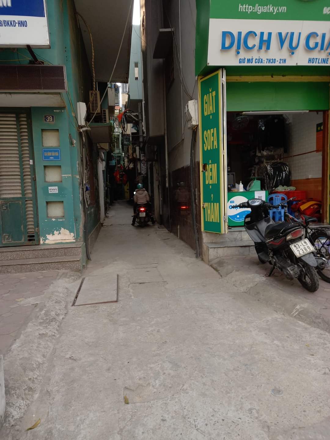 - Nhà lô góc 3 mặt thoáng, nhà cũ chủ xác định bán đất.