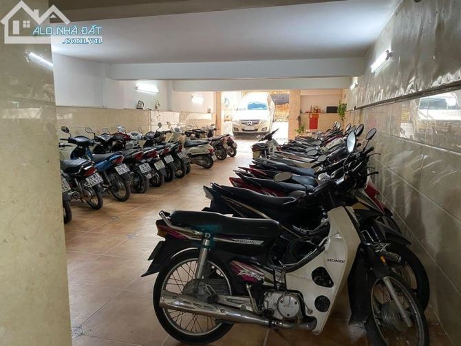 Bán nhà Cầu giấy, 130m2, xây 7 tầng, thang máy, ô tô, kinh doanh, cách phố 10m, chỉ 17 tỷ.